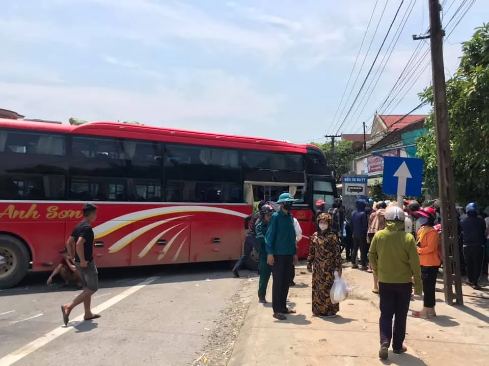 Tai nạn giữa xe khách và xe container, 2 người thương vong ảnh 9