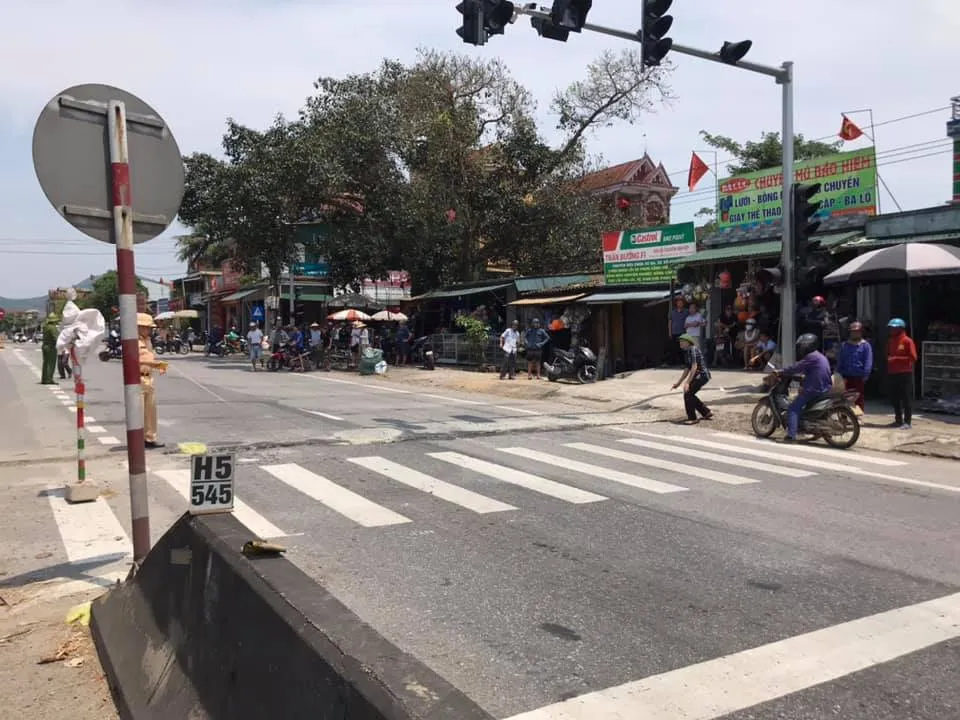 Tai nạn giữa xe khách và xe container, 2 người thương vong ảnh 14