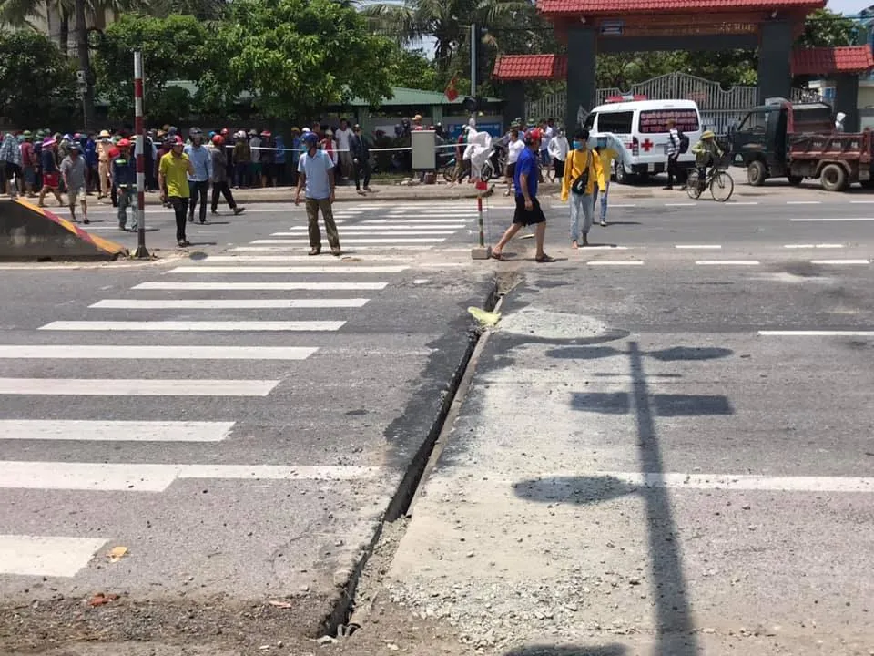 Tai nạn giữa xe khách và xe container, 2 người thương vong ảnh 13