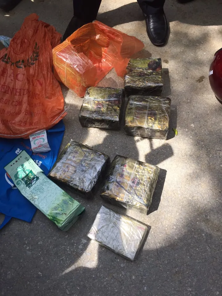 Truy đuổi gần 20km bắt đối tượng vận chuyển số lượng lớn ma túy ở Hà Tĩnh ảnh 1