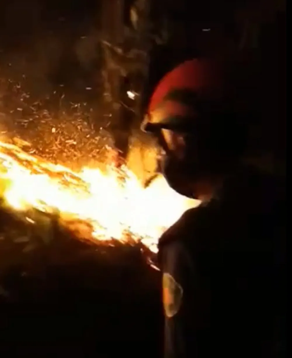 Dập tắt một vụ cháy rừng trong đêm ở Hà Tĩnh ảnh 2