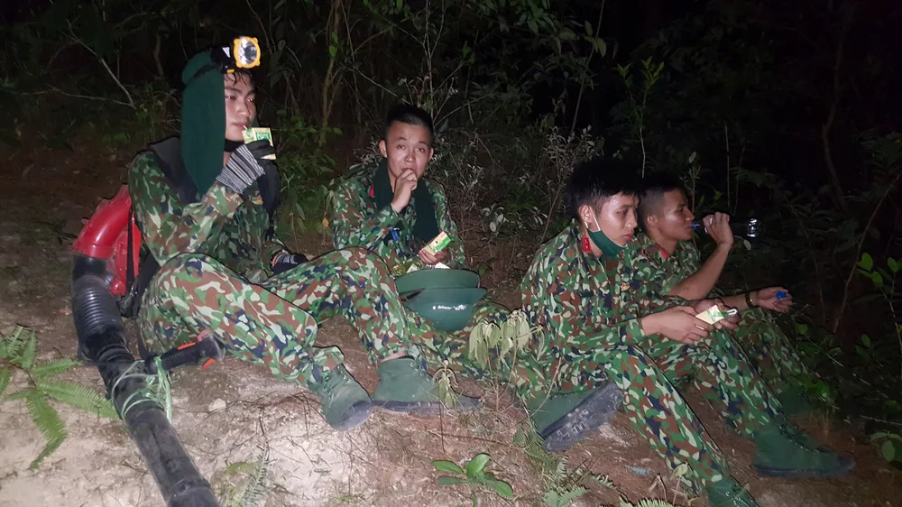 Cơ bản khống chế được đám cháy rừng ở Hà Tĩnh ảnh 5