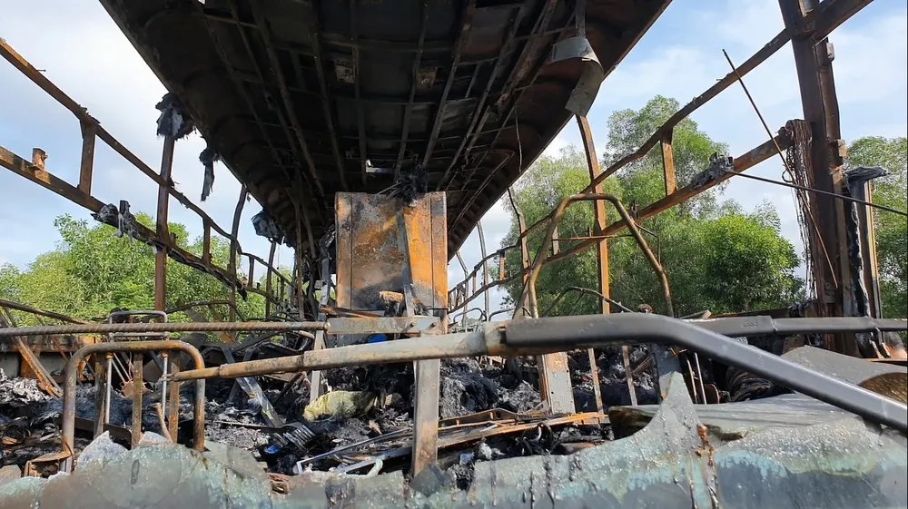 Xe khách bốc cháy lúc rạng sáng trên Quốc lộ 1 ảnh 5