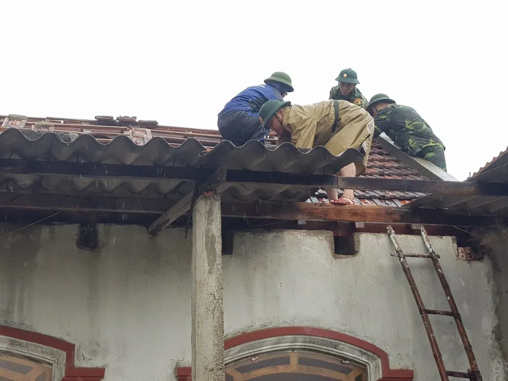 Lốc xoáy gây thiệt hại hàng tỷ đồng ở hai xã ven biển Hà Tĩnh ảnh 6