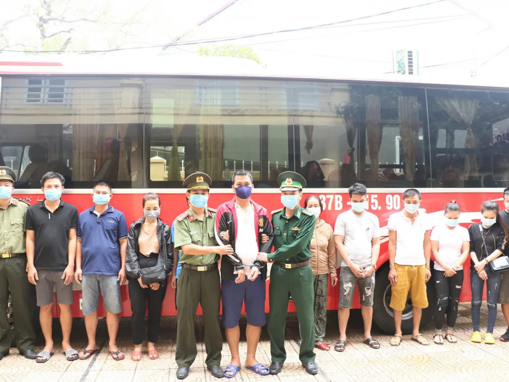 Phương tiện chở các đối tượng từ Hà Tĩnh vào khu vực Cửa khẩu Lao Bảo. Ảnh: Công an Hà Tĩnh