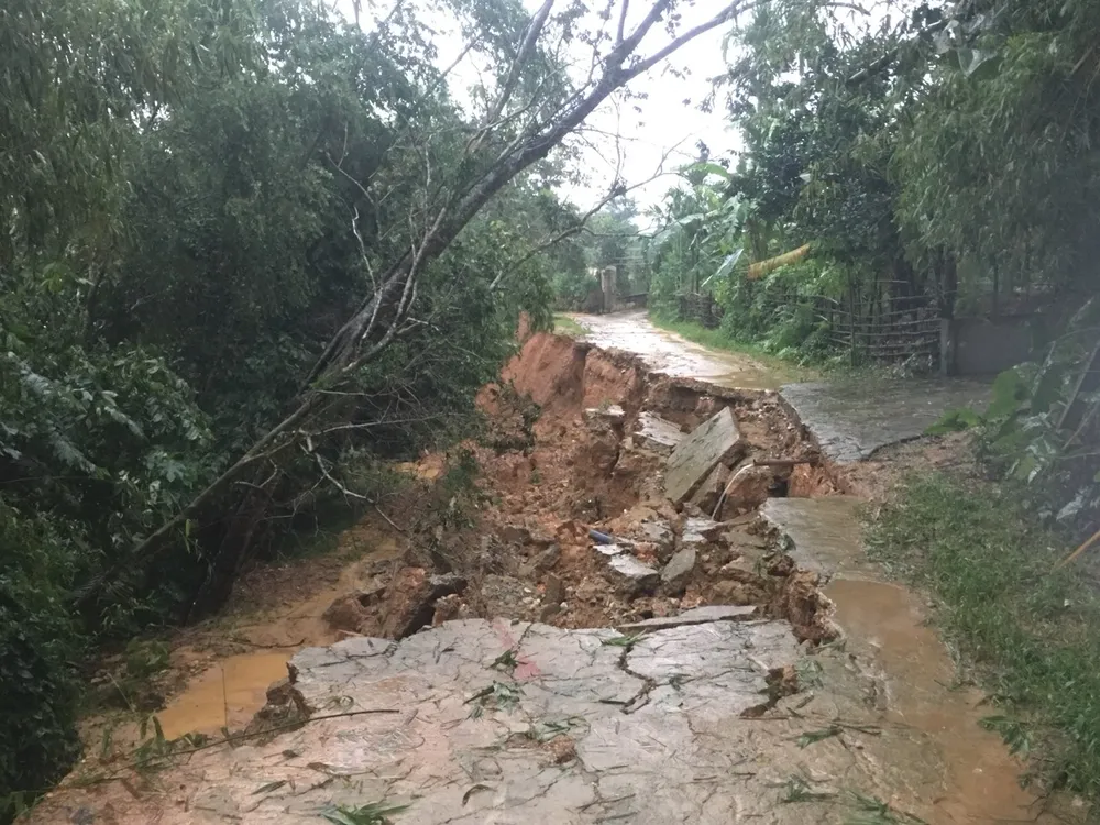 Hà Tĩnh mưa lớn, nhiều tuyến đường thôn bị sạt lở nghiêm trọng ảnh 12