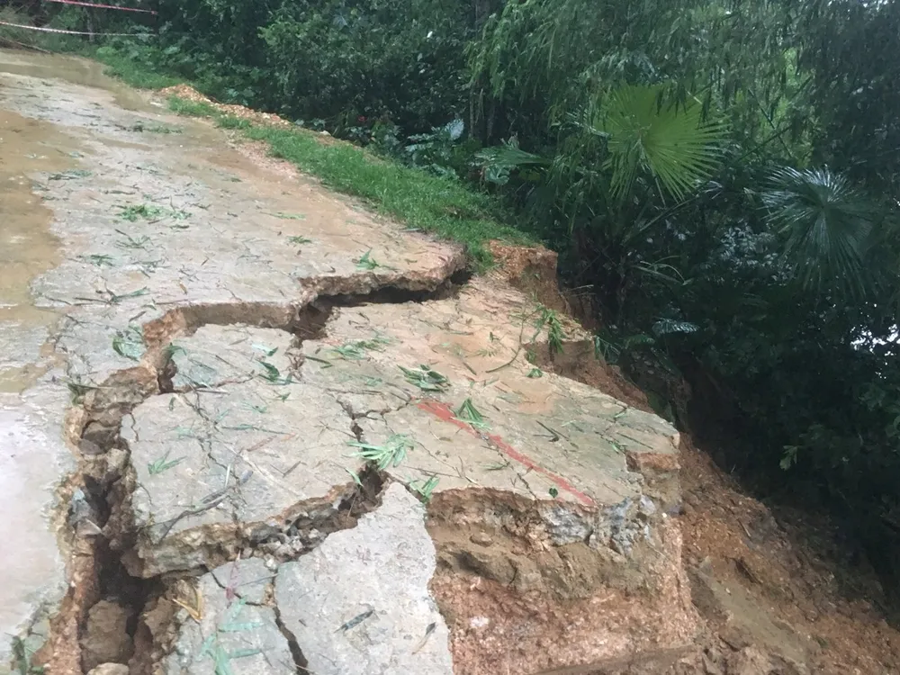 Hà Tĩnh mưa lớn, nhiều tuyến đường thôn bị sạt lở nghiêm trọng ảnh 11