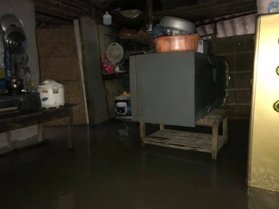 Hà Tĩnh sơ tán hàng trăm người dân đến nơi an toàn tránh lũ ảnh 21