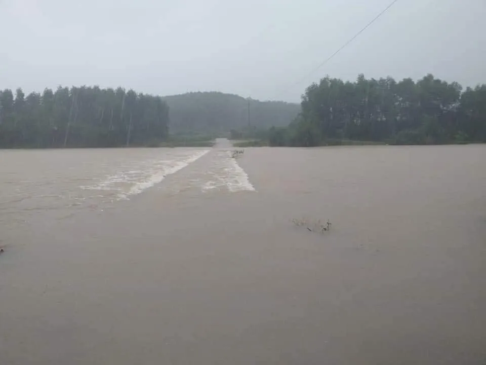 Hà Tĩnh khẩn trương tổ chức sơ tán các hộ dân ở vùng có nguy cơ cao lũ quét, sạt lở đất và ngập lụt sâu ảnh 2