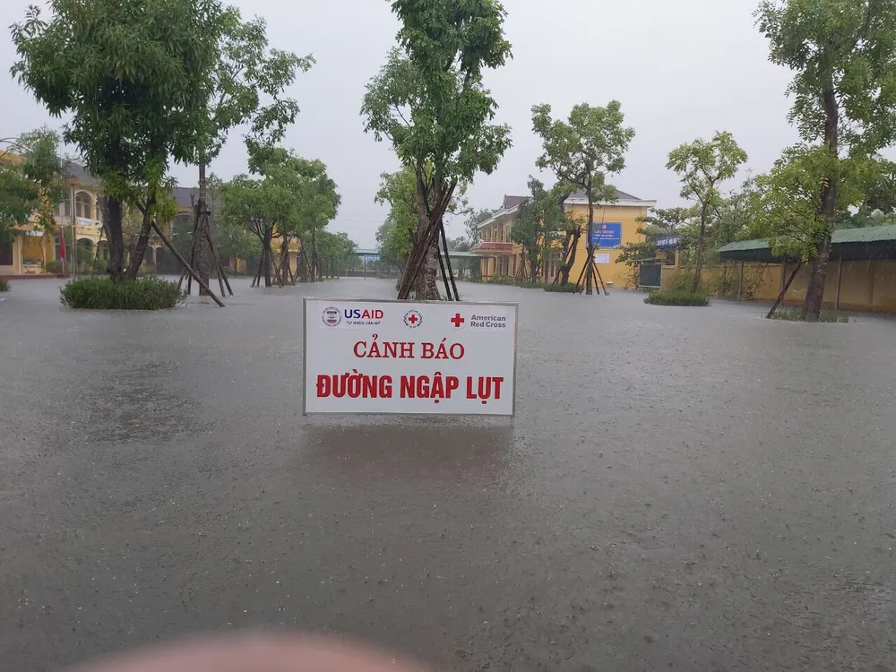 Hà Tĩnh sơ tán hàng trăm người dân đến nơi an toàn tránh lũ ảnh 10