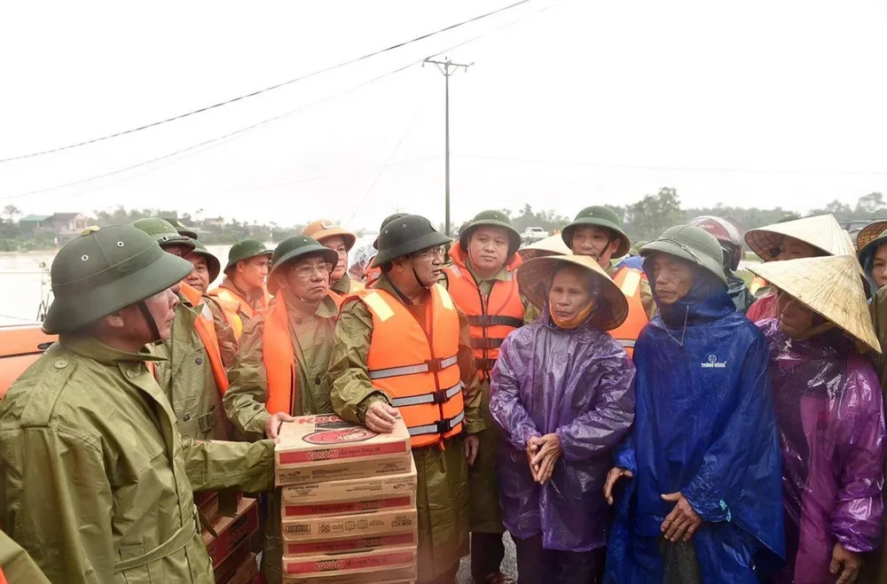 Phó thủ tướng Trịnh Đình Dũng kiểm tra công tác ứng phó mưa lũ tại Hà Tĩnh ảnh 2