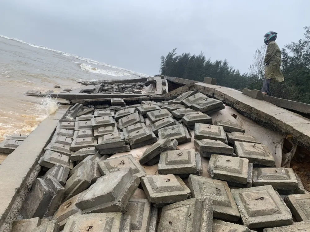 Kè biển bị sạt lở, đứt gãy nghiêm trọng ở Hà Tĩnh ảnh 5