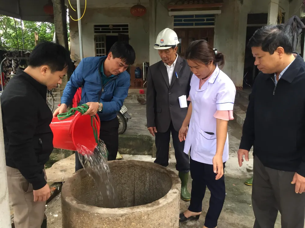 Nước mắt người dân vùng tâm lũ ở Hà Tĩnh ảnh 12