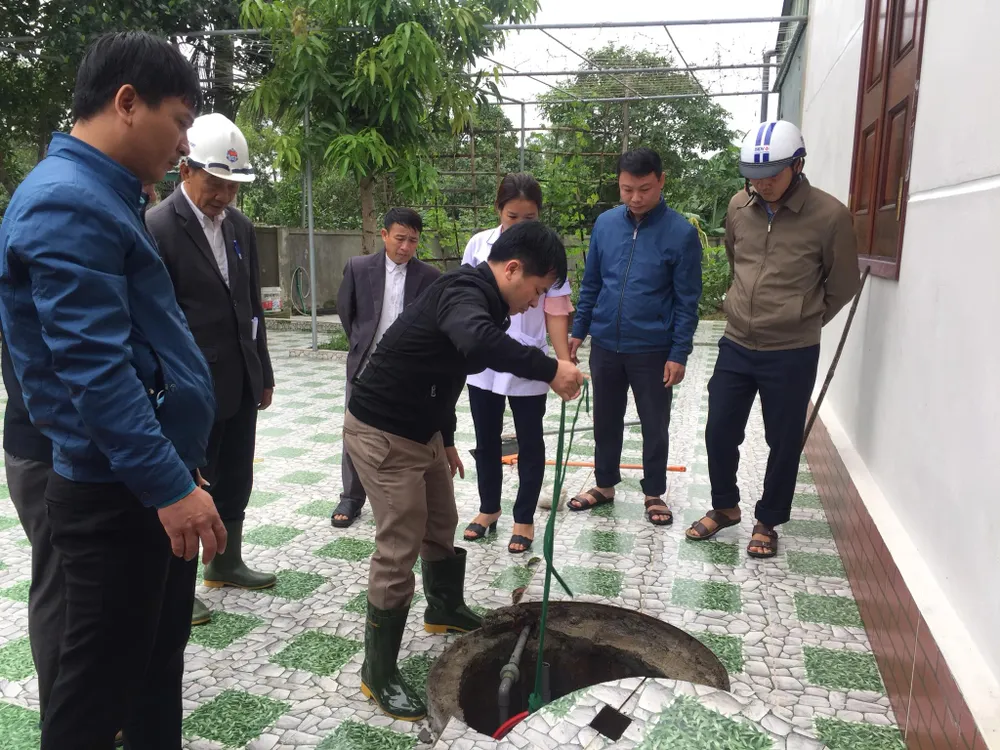 Nước mắt người dân vùng tâm lũ ở Hà Tĩnh ảnh 11