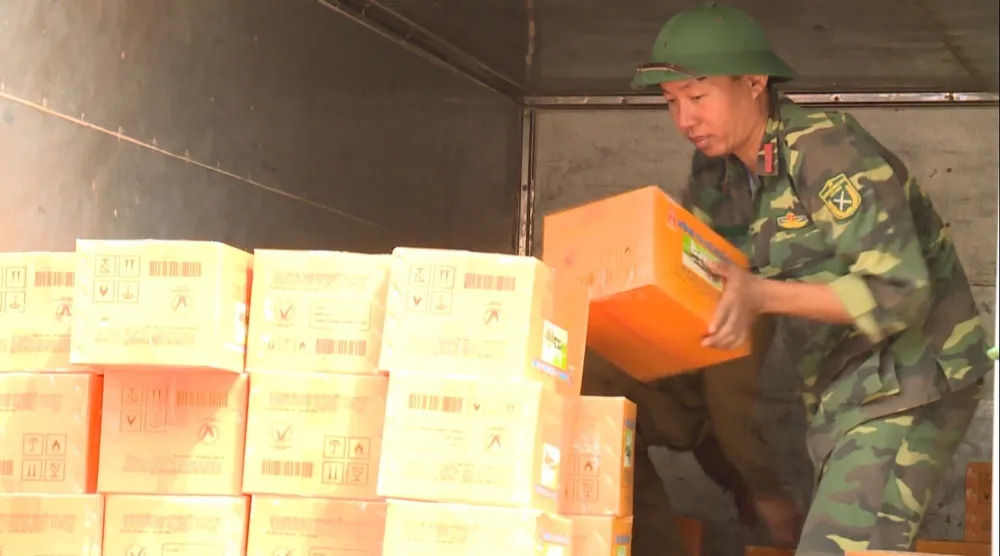 Huy động lực lượng giúp dân sau mưa lũ và phòng chống bão số 8 ảnh 4