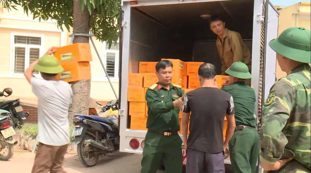 Huy động lực lượng giúp dân sau mưa lũ và phòng chống bão số 8 ảnh 7