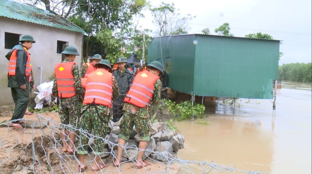  Huy động lực lượng kịp thời gia cố sạt lở bờ sông ở Hà Tĩnh ảnh 5