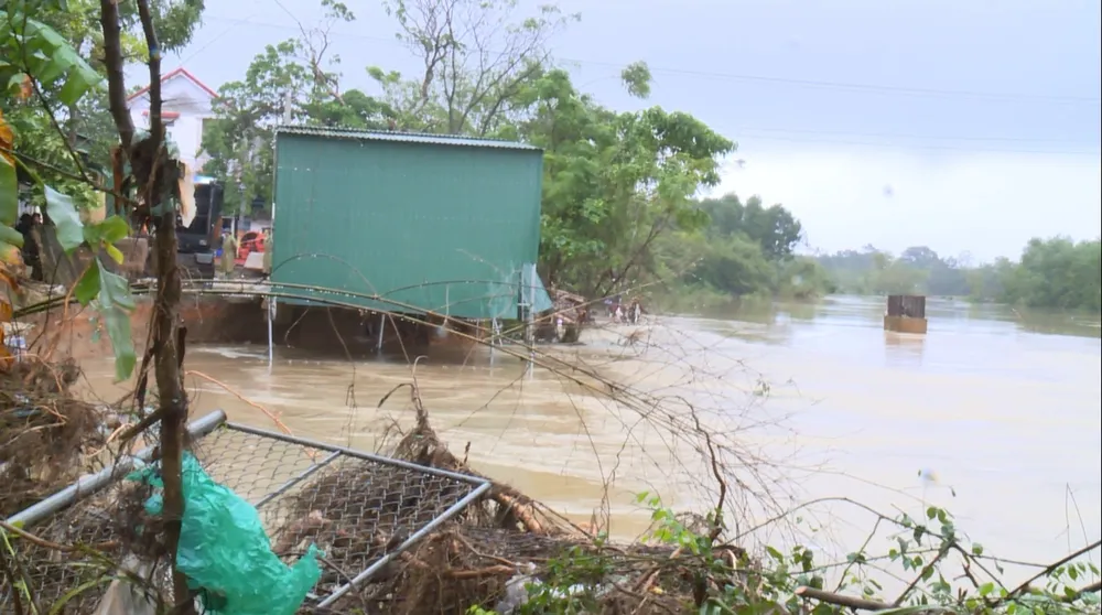  Huy động lực lượng kịp thời gia cố sạt lở bờ sông ở Hà Tĩnh ảnh 10