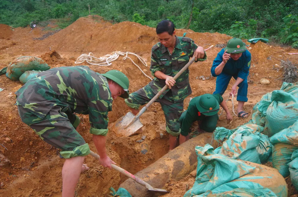 Hà Tĩnh xử lý 2 quả bom còn sót lại sau chiến tranh ảnh 11