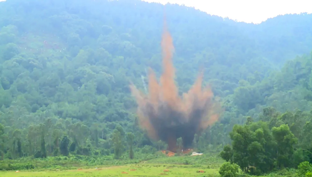 Hà Tĩnh xử lý 2 quả bom còn sót lại sau chiến tranh ảnh 1