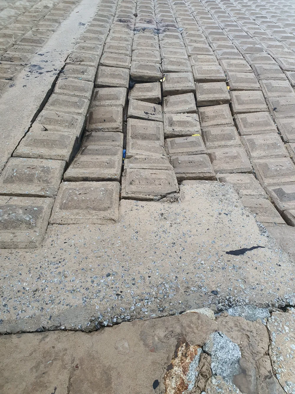 Nỗi lo sạt lở kè biển trong mùa mưa bão tại Hà Tĩnh ảnh 4