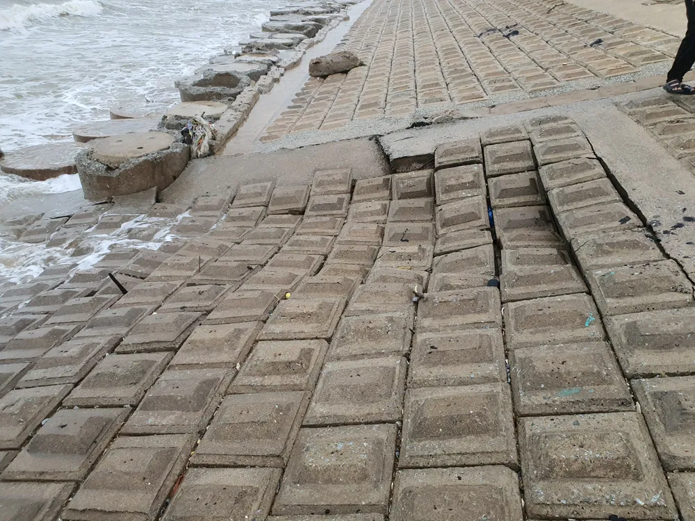 Nỗi lo sạt lở kè biển trong mùa mưa bão tại Hà Tĩnh ảnh 3