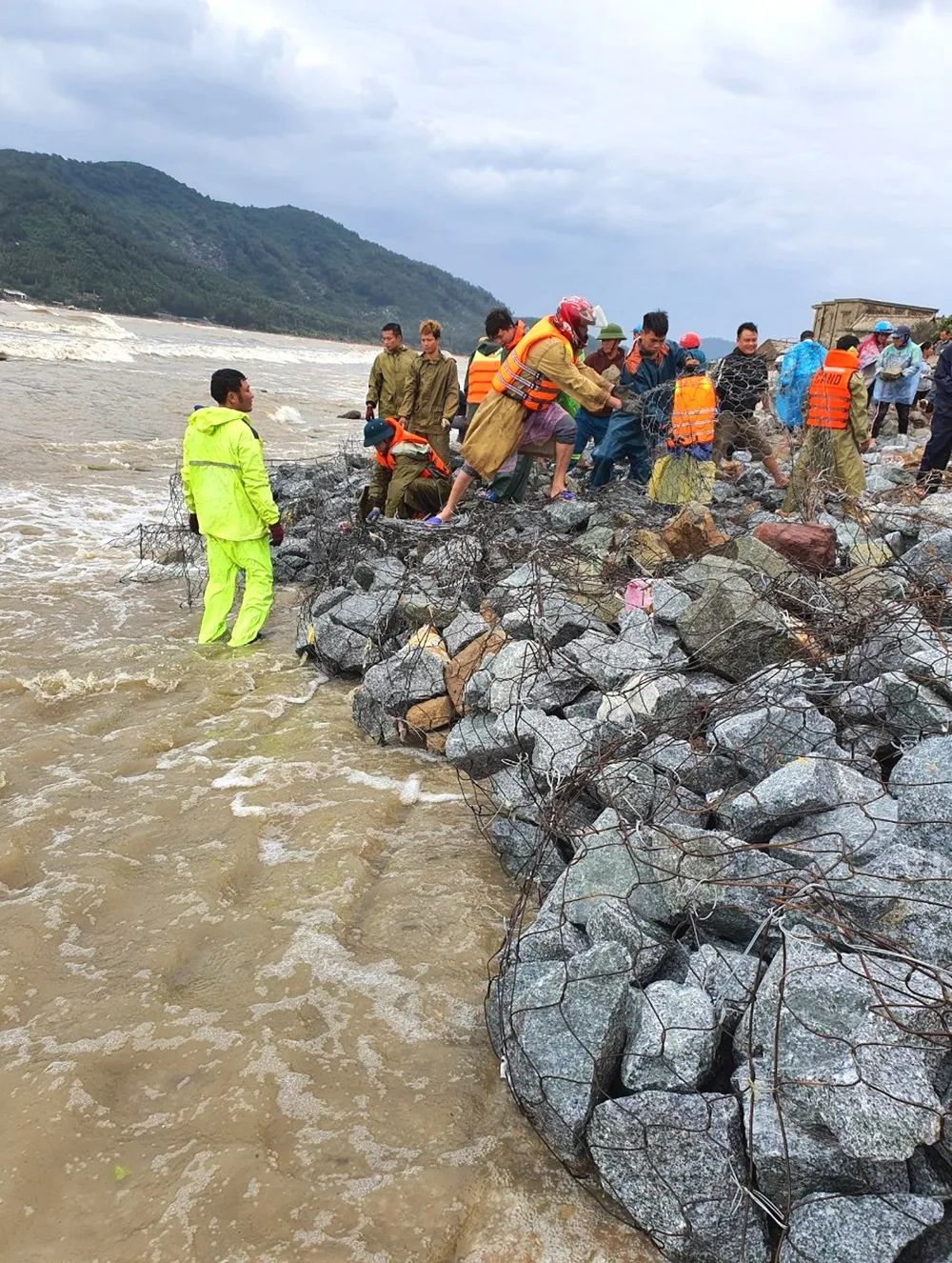 Nỗi lo sạt lở kè biển trong mùa mưa bão tại Hà Tĩnh ảnh 2