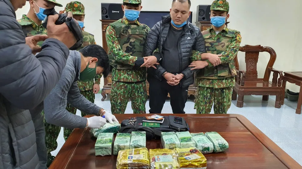 Bắt giữ đối tượng vận chuyển 11kg ma túy trên biên giới ảnh 8