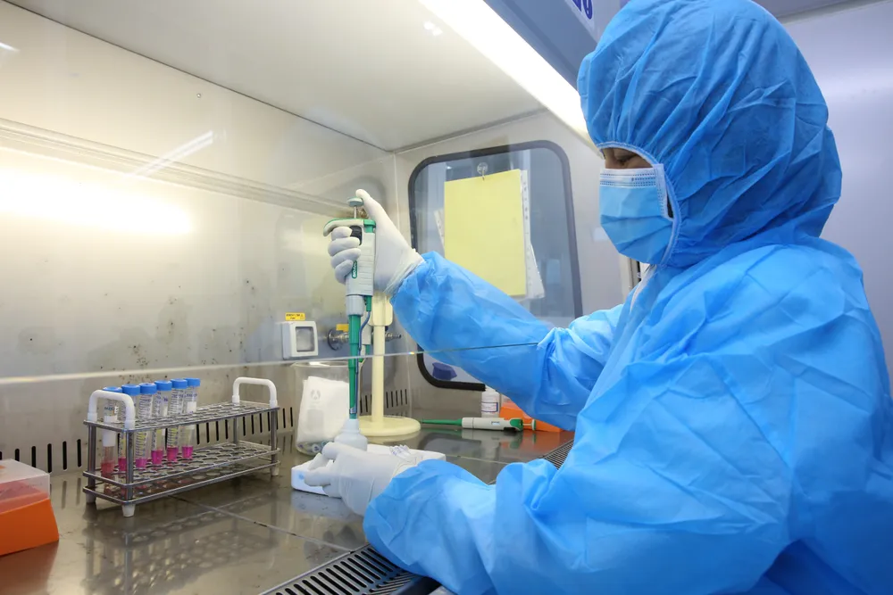 Xét nghiệm các mẫu thử tại CDC Hà Tĩnh