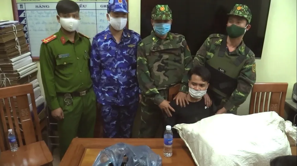 Hà Tĩnh: Bắt giữ đối tượng vận chuyển ma túy số lượng lớn ảnh 5