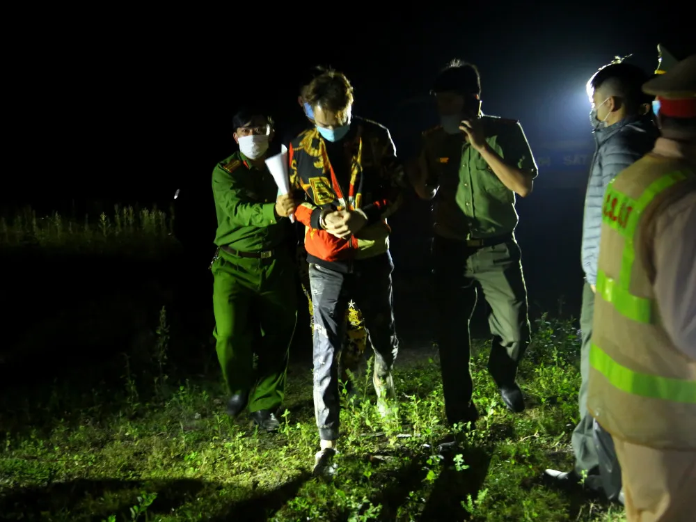 Bắt 2 đối tượng Trung Quốc bỏ trốn khỏi khu cách ly tập trung ảnh 1