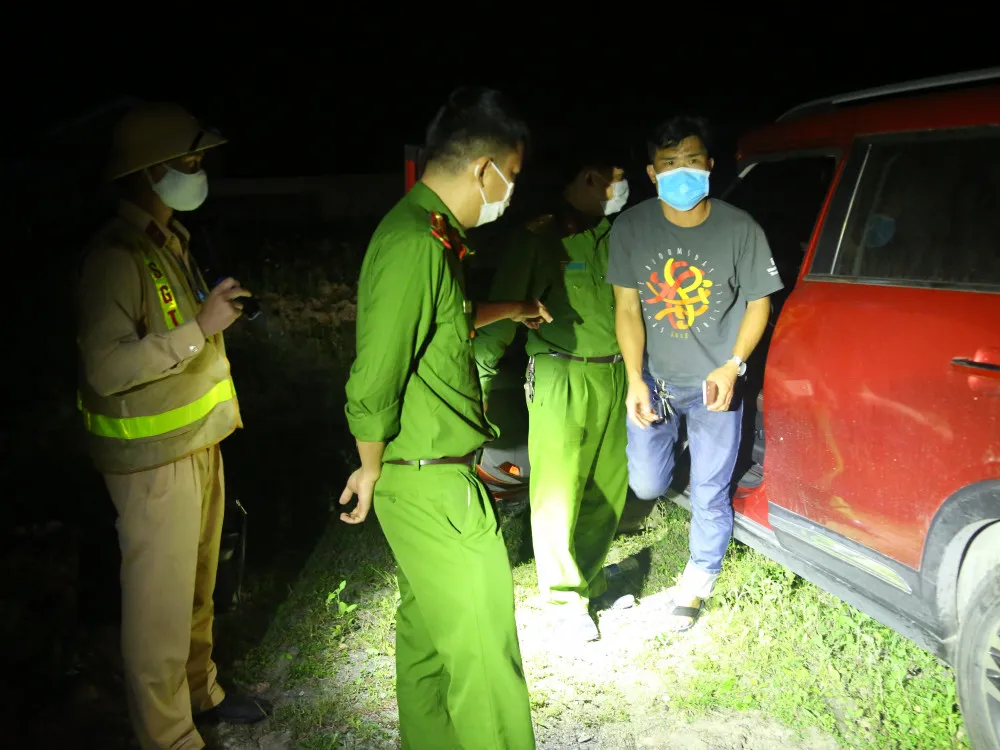 Bắt 2 đối tượng Trung Quốc bỏ trốn khỏi khu cách ly tập trung ảnh 3