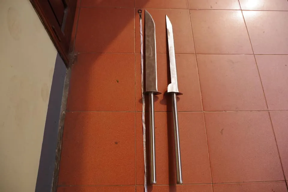 Khởi tố đối tượng chống người thi hành công vụ   ảnh 1