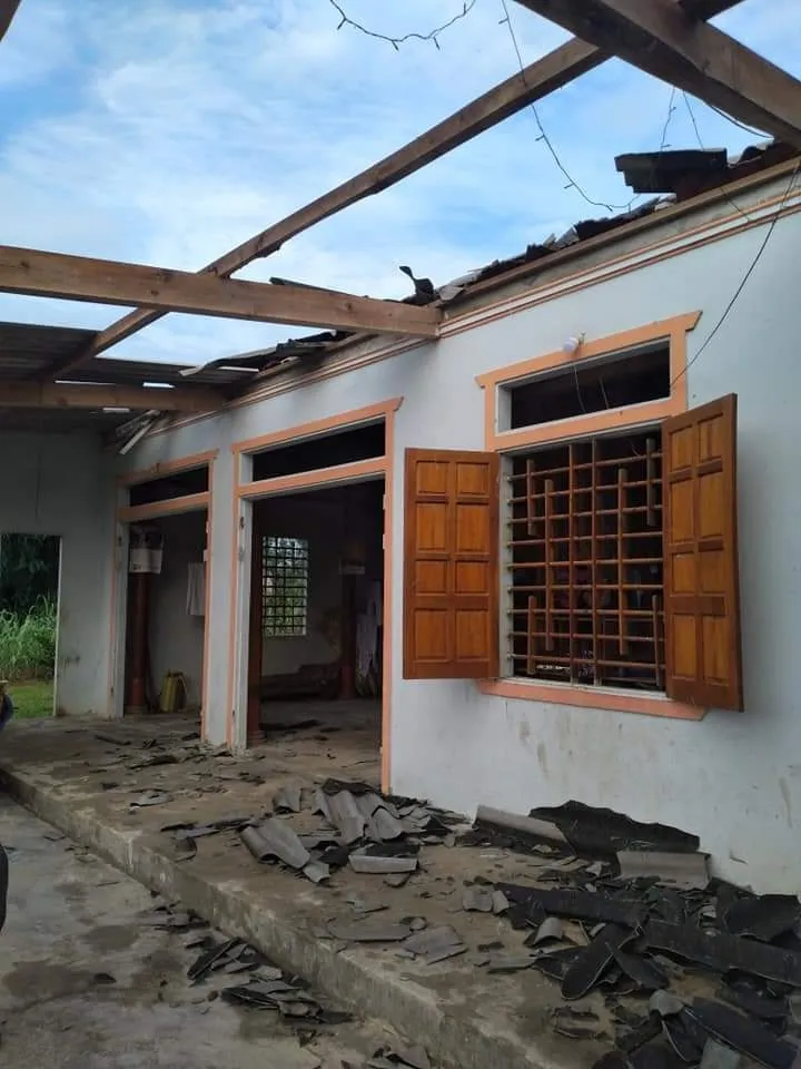 Lốc xoáy gây thiệt hại nặng về tài sản của người dân Hà Tĩnh ảnh 5