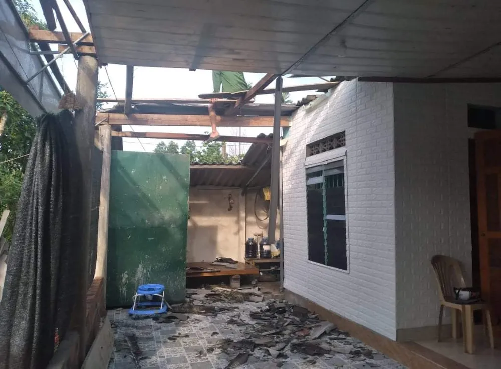 Lốc xoáy gây thiệt hại nặng về tài sản của người dân Hà Tĩnh ảnh 7