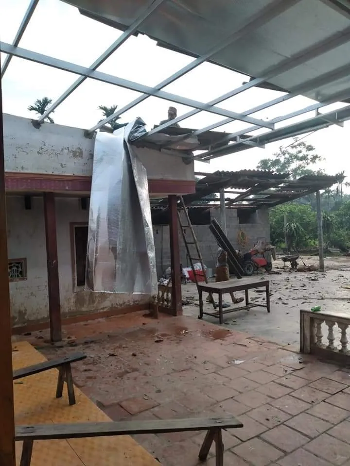 Lốc xoáy gây thiệt hại nặng về tài sản của người dân Hà Tĩnh ảnh 8