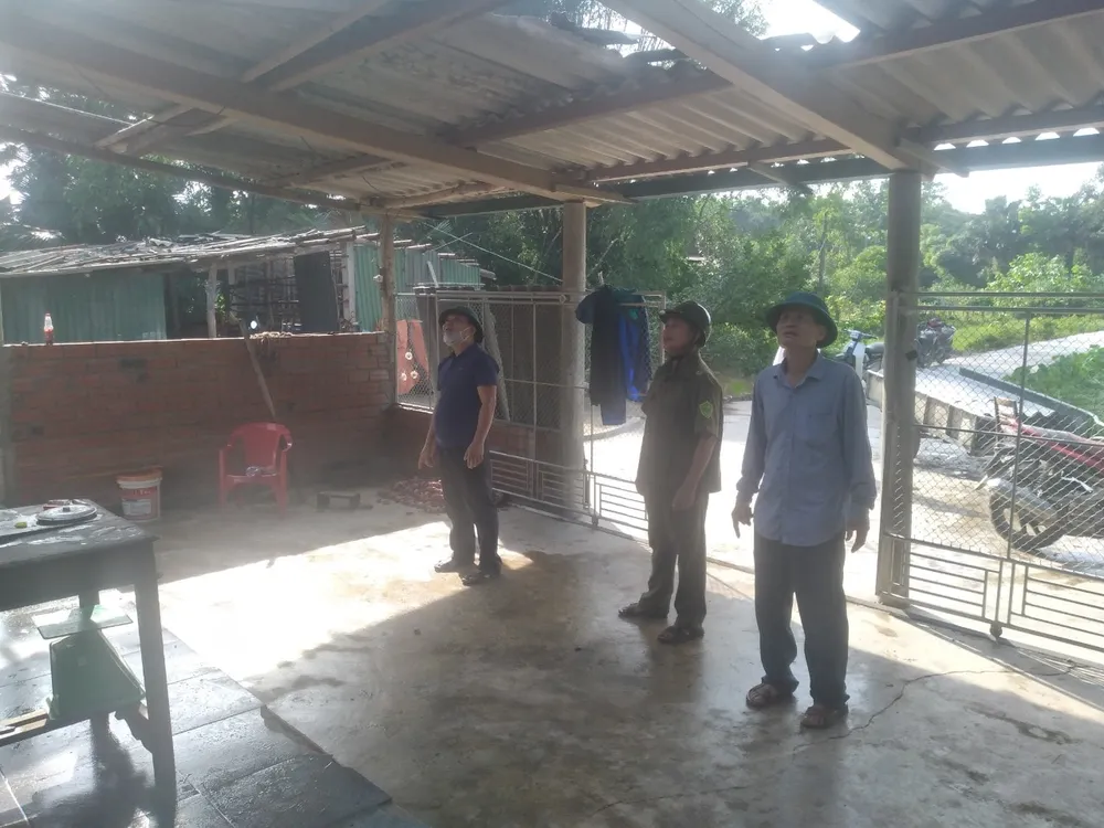 Lốc xoáy gây thiệt hại nặng về tài sản của người dân Hà Tĩnh ảnh 11