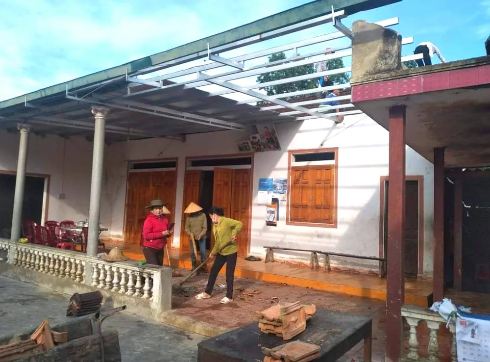 Lốc xoáy gây thiệt hại nặng về tài sản của người dân Hà Tĩnh ảnh 1