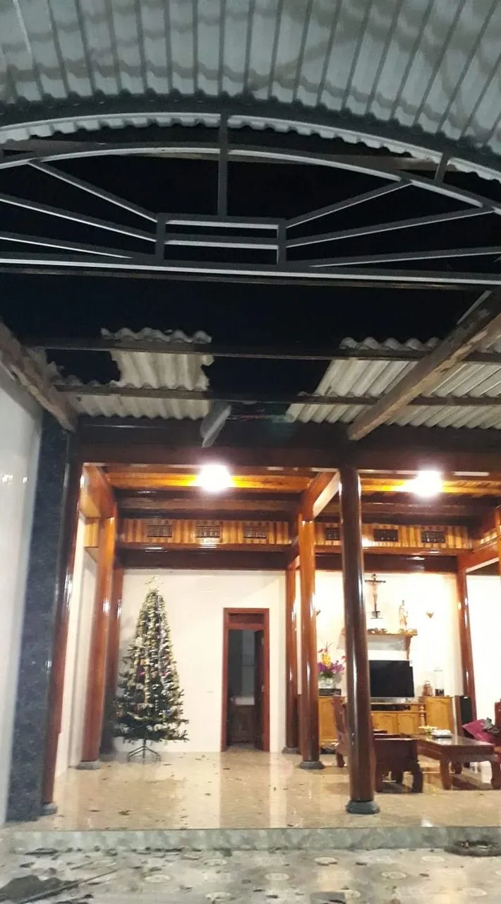 Lốc xoáy gây thiệt hại nặng về tài sản của người dân Hà Tĩnh ảnh 4