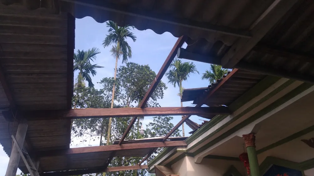 Lốc xoáy gây thiệt hại nặng về tài sản của người dân Hà Tĩnh ảnh 16