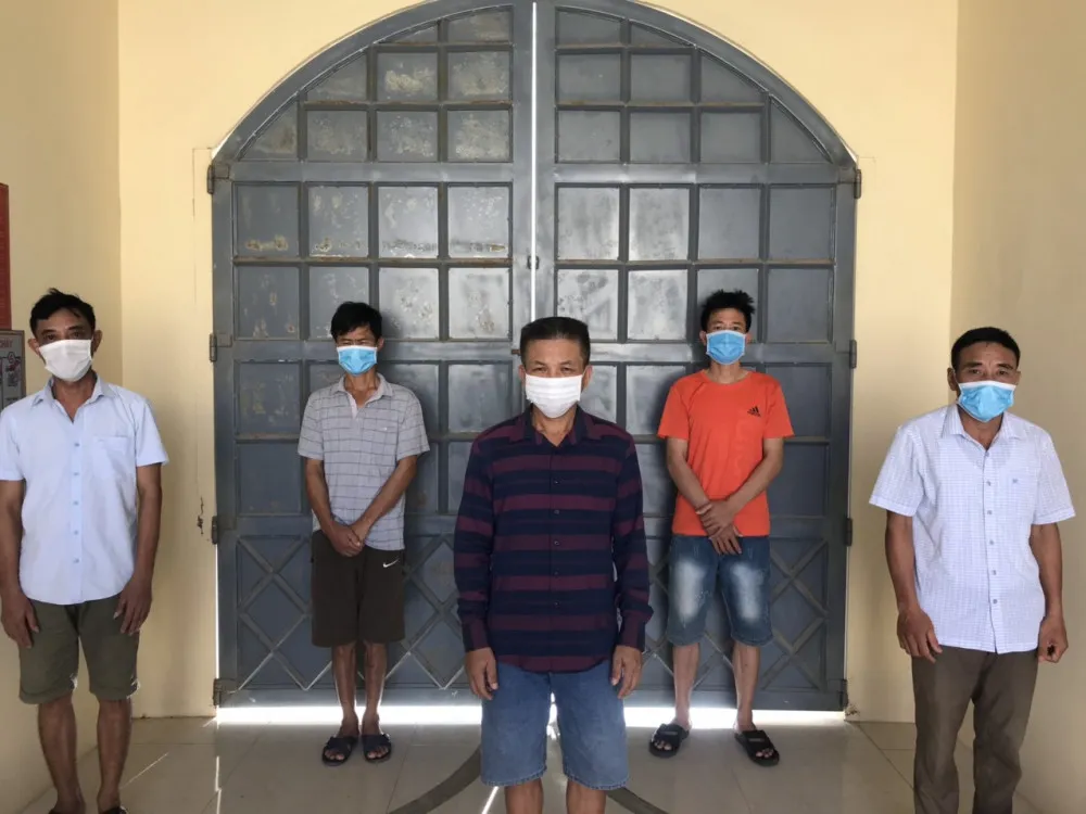 Các đối tượng tại cơ quan công an. Ảnh: Công an Hà Tĩnh cung cấp