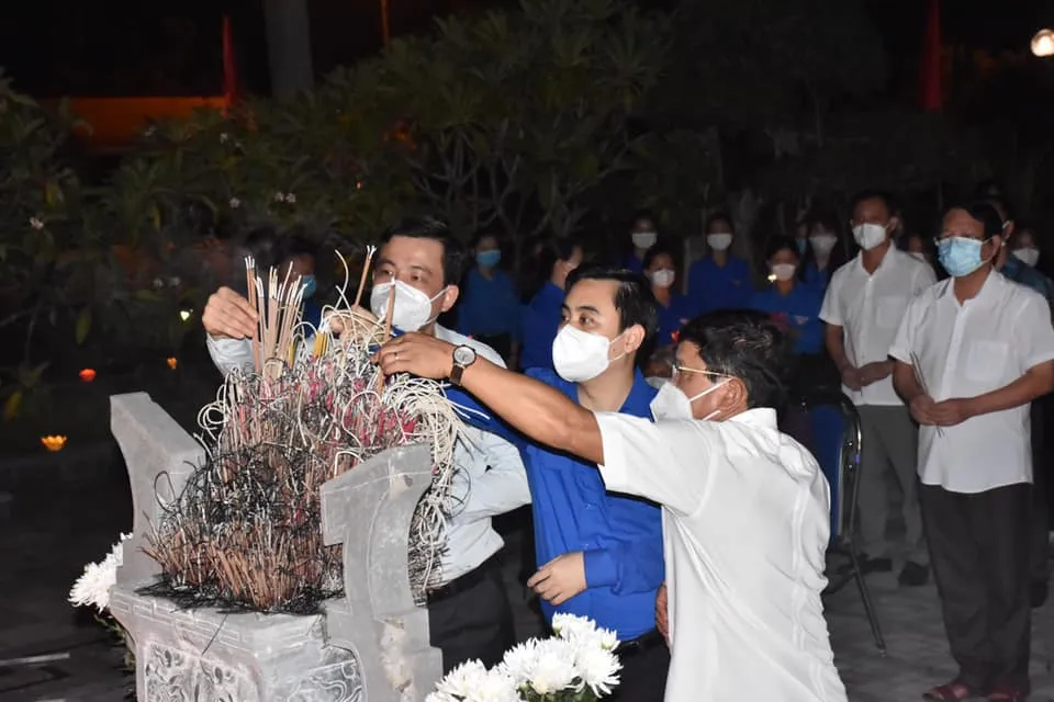 Tuổi trẻ Hà Tĩnh thắp nến tri ân Anh hùng liệt sĩ Lý Tự Trọng ảnh 4