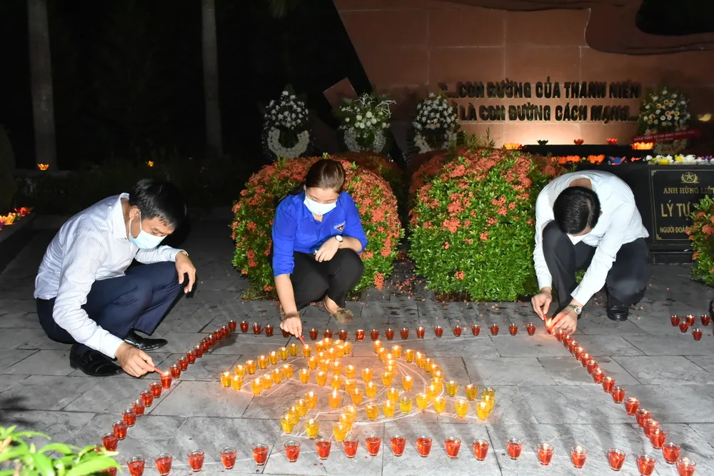 Tuổi trẻ Hà Tĩnh thắp nến tri ân Anh hùng liệt sĩ Lý Tự Trọng ảnh 8
