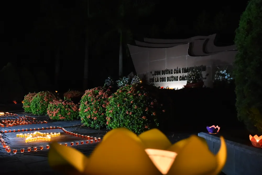 Tuổi trẻ Hà Tĩnh thắp nến tri ân Anh hùng liệt sĩ Lý Tự Trọng ảnh 1