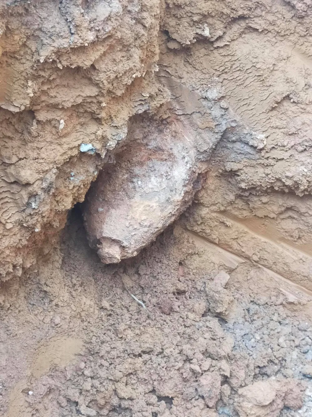 Hà Tĩnh: Liên tiếp phát hiện 2 quả bom nằm dưới lòng đất  ảnh 2