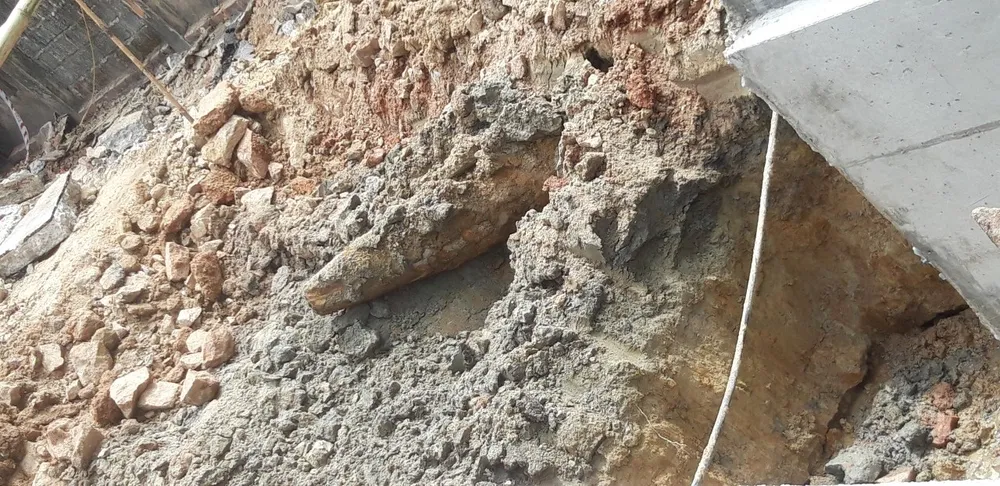 Hà Tĩnh: Liên tiếp phát hiện 2 quả bom nằm dưới lòng đất  ảnh 1