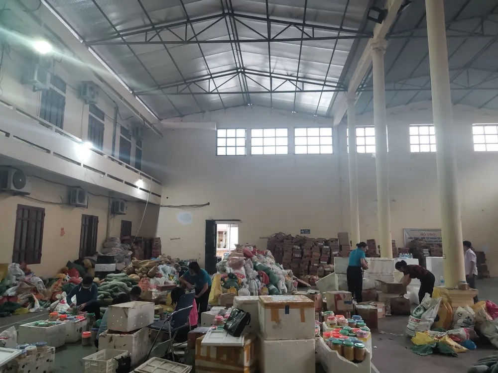 Người dân miền núi Hà Tĩnh tiếp tục quyên góp gần 120 tấn hàng hóa ủng hộ TPHCM và các tỉnh phía Nam ảnh 2