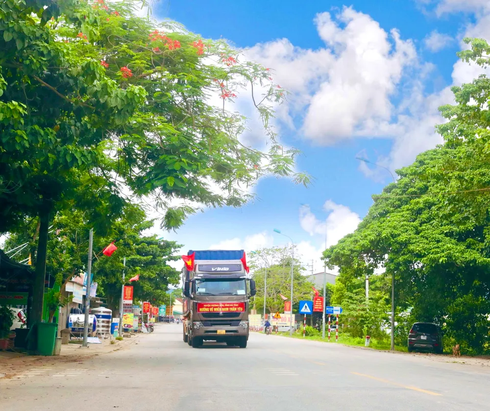 Người dân miền núi Hà Tĩnh tiếp tục quyên góp gần 120 tấn hàng hóa ủng hộ TPHCM và các tỉnh phía Nam ảnh 19