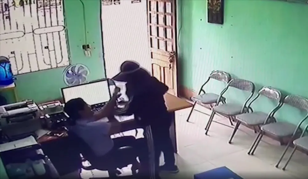 Bắt nghi phạm dùng dao khống chế nhân viên quỹ tín dụng liên xã để cướp tài sản ảnh 2