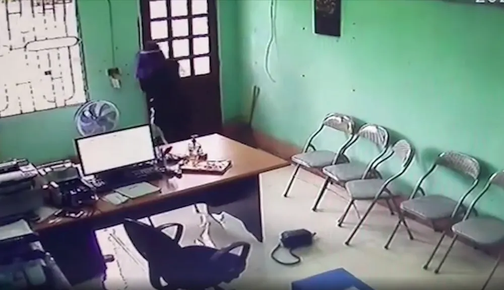 Bắt nghi phạm dùng dao khống chế nhân viên quỹ tín dụng liên xã để cướp tài sản ảnh 5